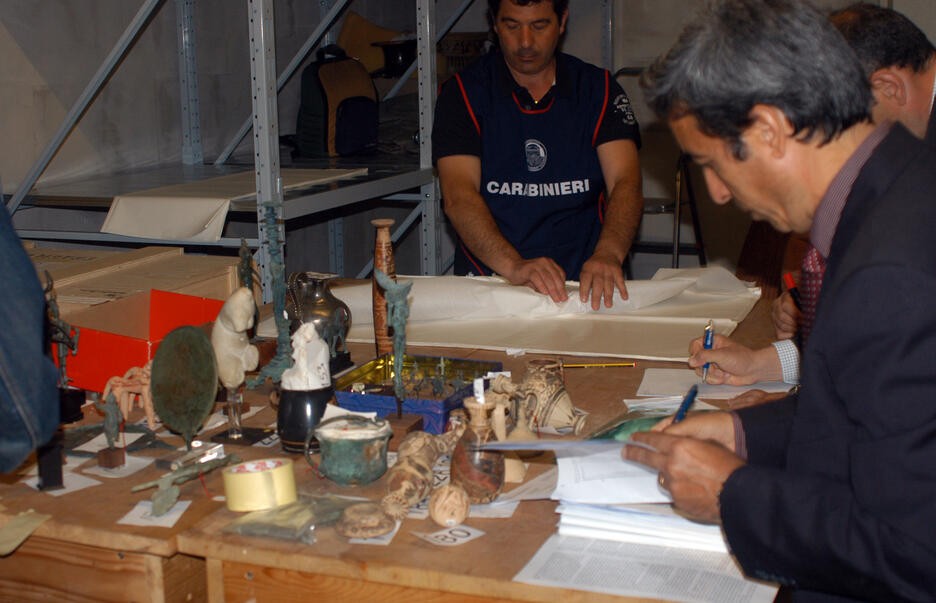 Carabinieri cataloguing artifacts