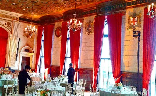 Teatro set for dinner