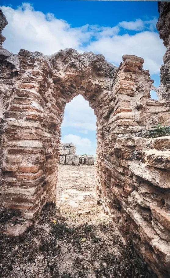 Tharros arch